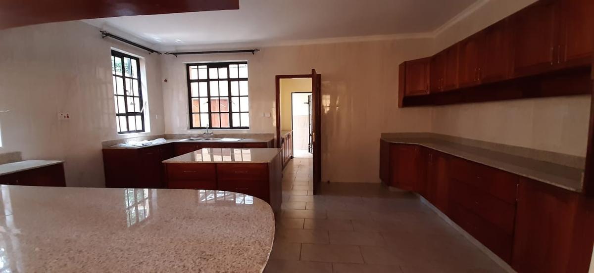 5 Bed Townhouse with En Suite at Kyuna Crescent - 5