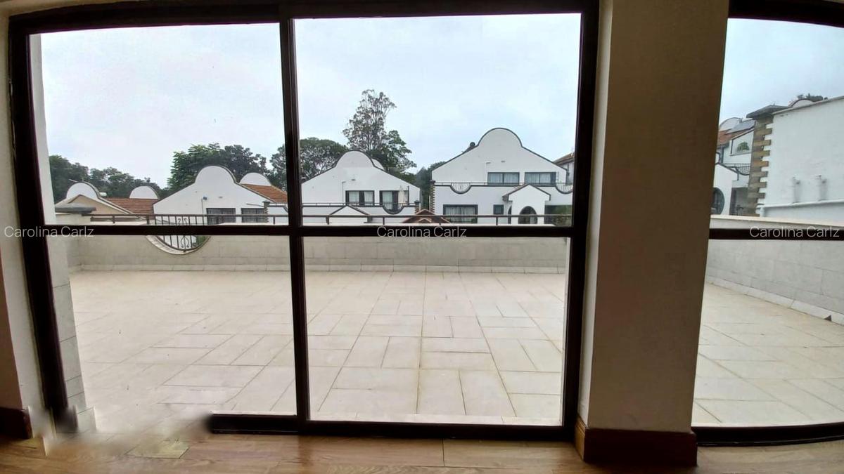 4 Bed Townhouse with En Suite at Brookside Drive - 14