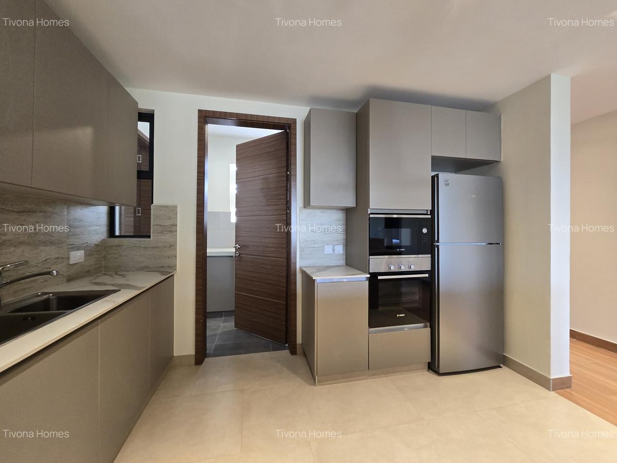 2 Bed Apartment with Swimming Pool in Riverside - 5