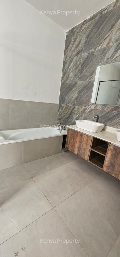 4 Bed Villa with En Suite at Apple Cross - 17