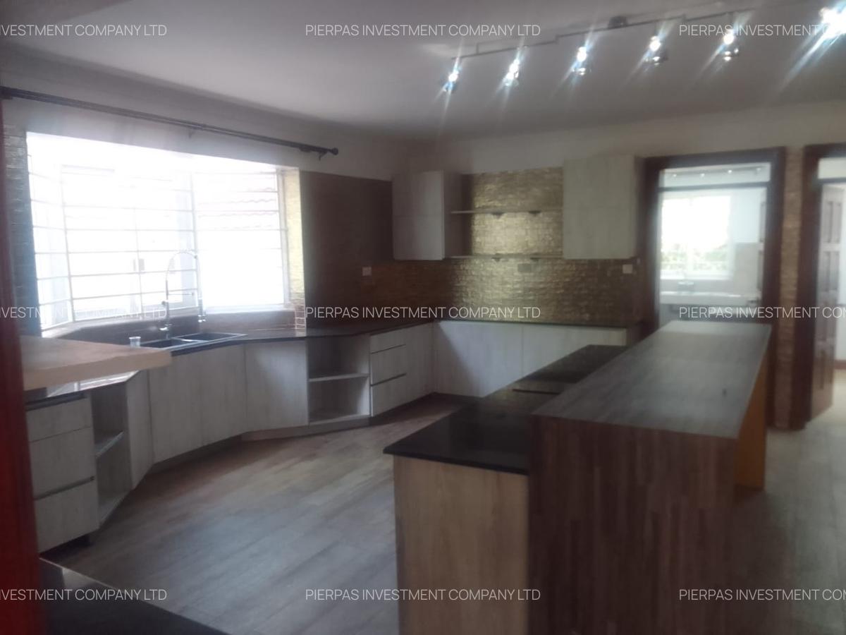 5 Bed Townhouse with En Suite in Rosslyn - 8