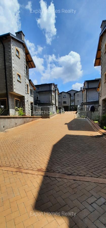 5 Bed Townhouse with En Suite in Lavington - 1