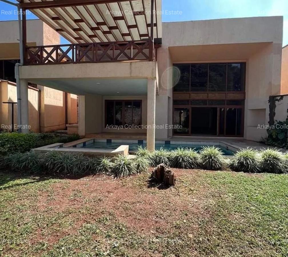 5 Bed Townhouse with En Suite in Lavington - 2