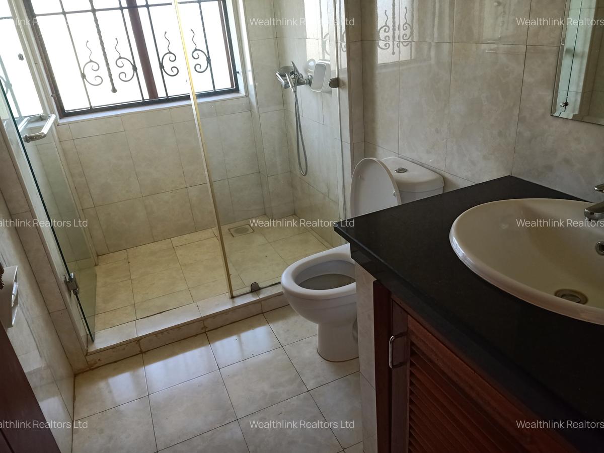 5 Bed Townhouse with En Suite at Runda - 9