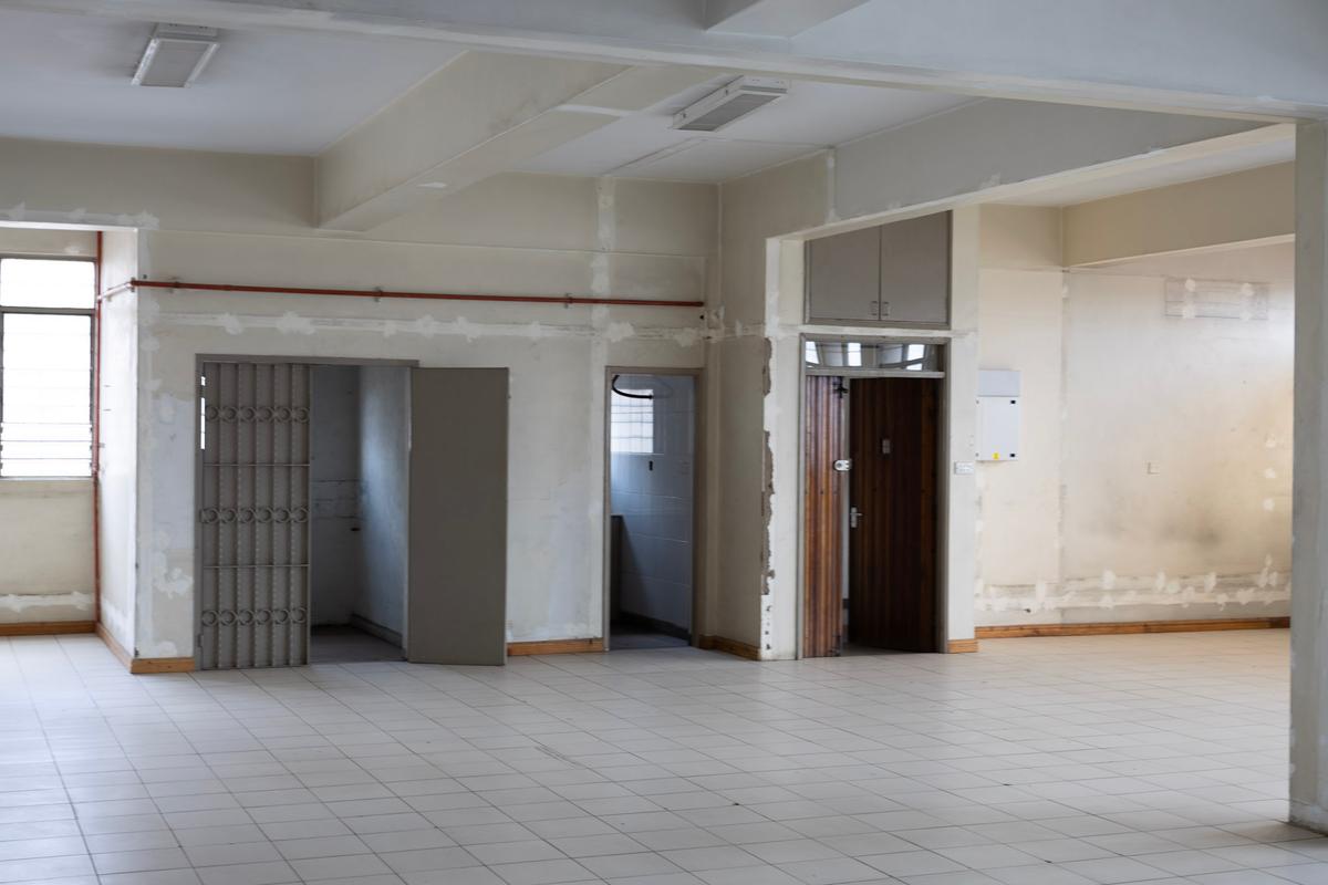 4,830 ft² Office with Service Charge Included in Industrial Area - 5