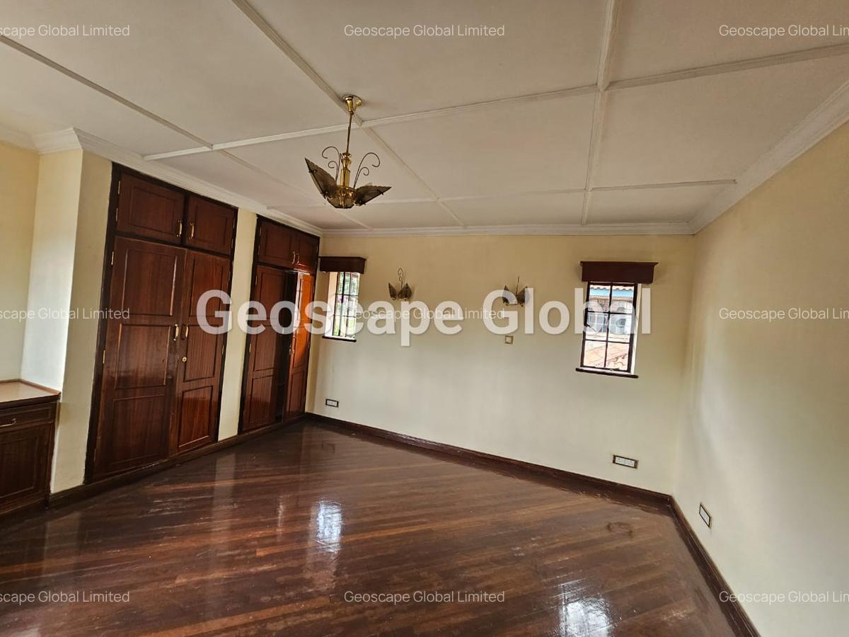 5 Bed Townhouse with En Suite in Spring Valley - 4