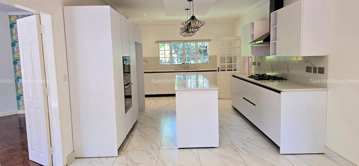 4 Bed House with En Suite at Jacaranda Avenue - 19