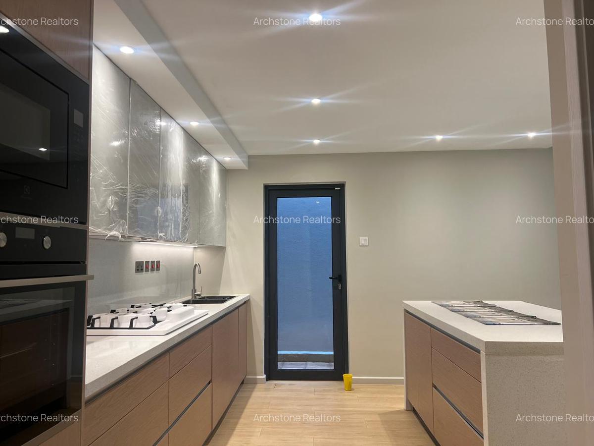 5 Bed Townhouse with En Suite in Kyuna - 3