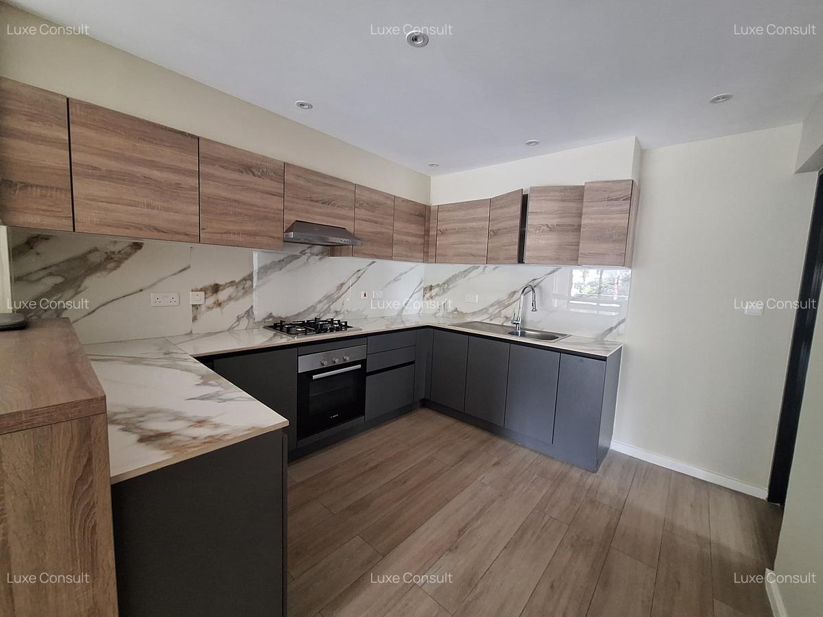 2 Bed Apartment with En Suite at Riverside Drive - 4