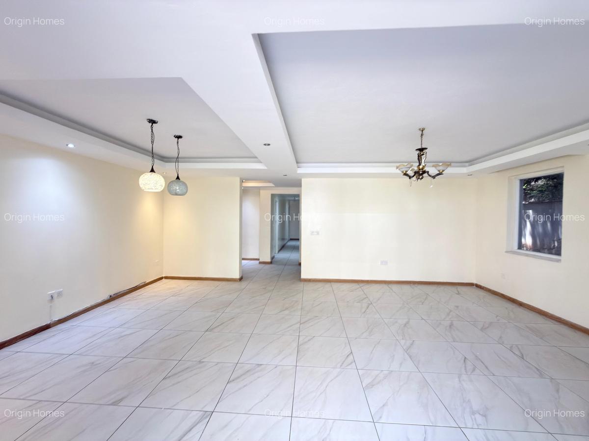 3 Bed Apartment with En Suite at Lavington - 16