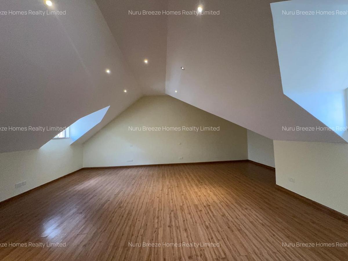 5 Bed Townhouse with En Suite in Lavington - 11