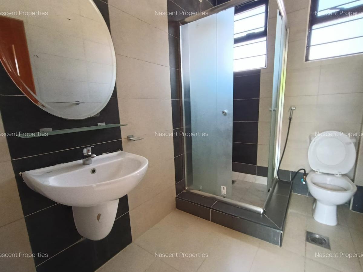 5 Bed Townhouse with En Suite in Lavington - 16