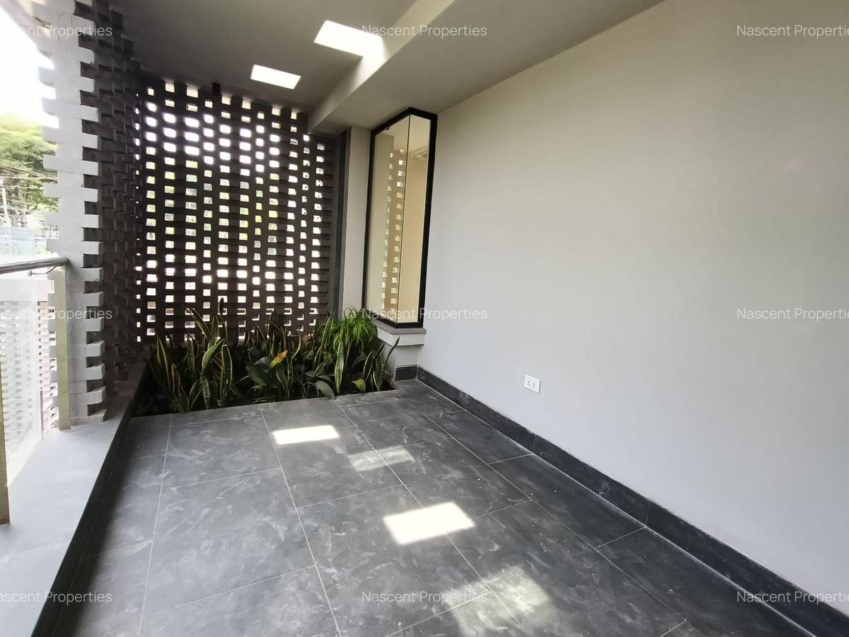 5 Bed Villa with En Suite in Kyuna - 10