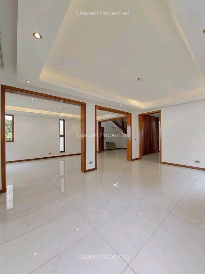 6 Bed Townhouse with En Suite in Lavington - 2