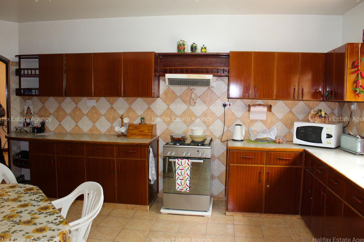 4 Bed Apartment with En Suite in Brookside - 7