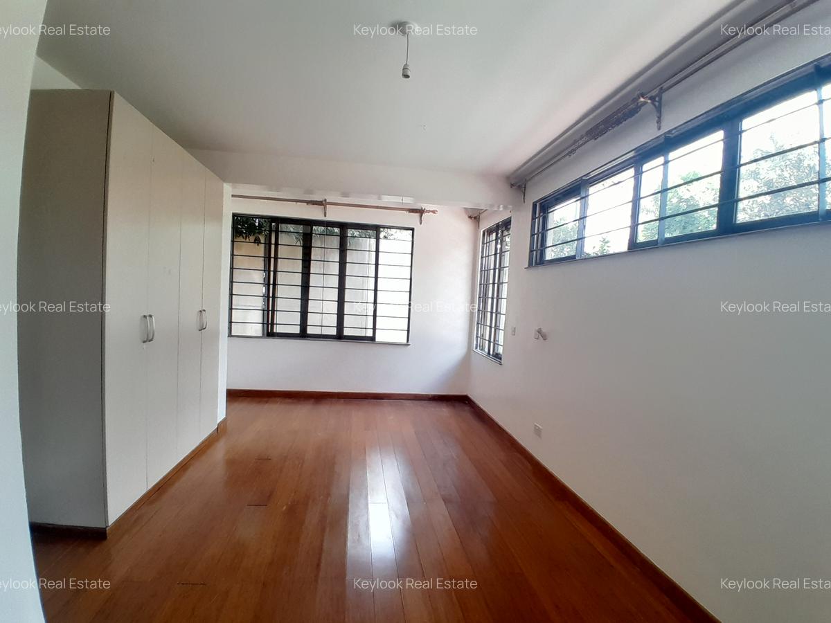 5 Bed Townhouse with En Suite at Lavington - 15