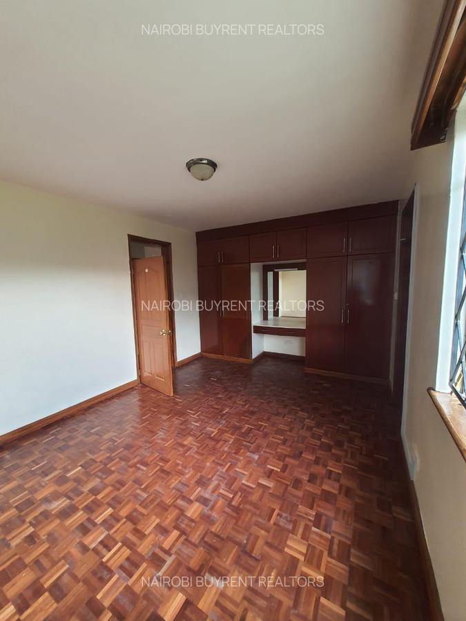 3 Bed Apartment with En Suite in Riverside - 4