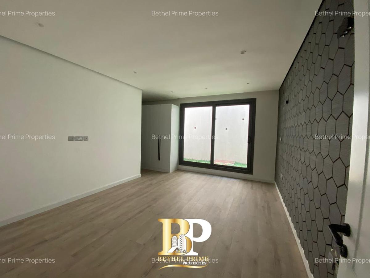 5 Bed Townhouse with En Suite in Lavington - 6