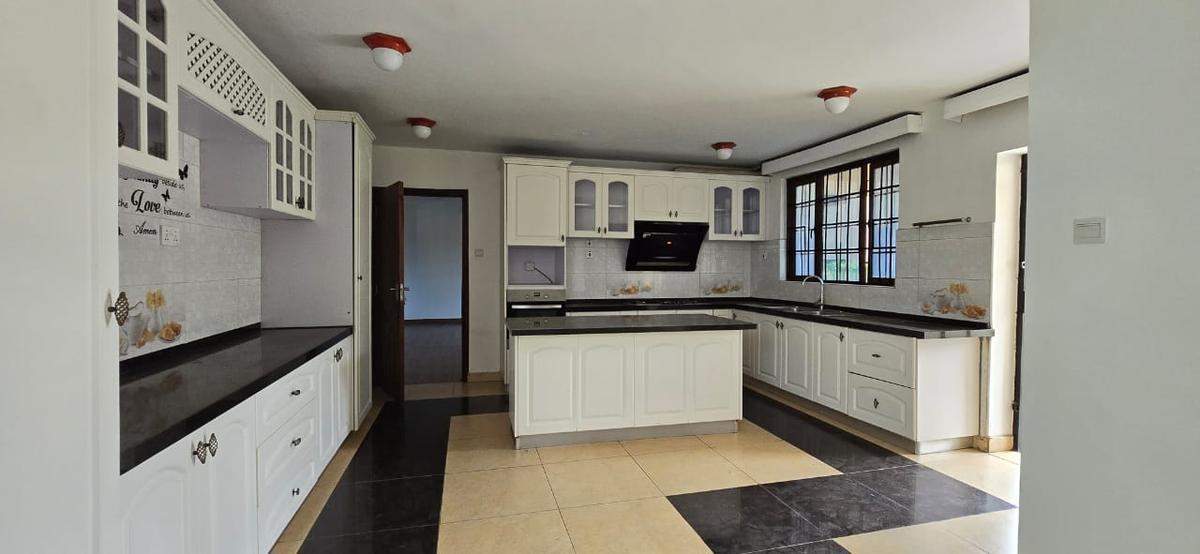 5 Bed House with En Suite in Runda - 15