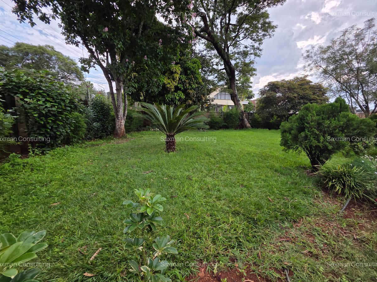 4 Bed House with En Suite in Lavington - 19