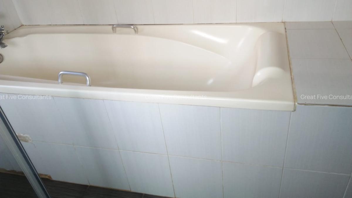 5 Bed Villa with En Suite in Runda - 14