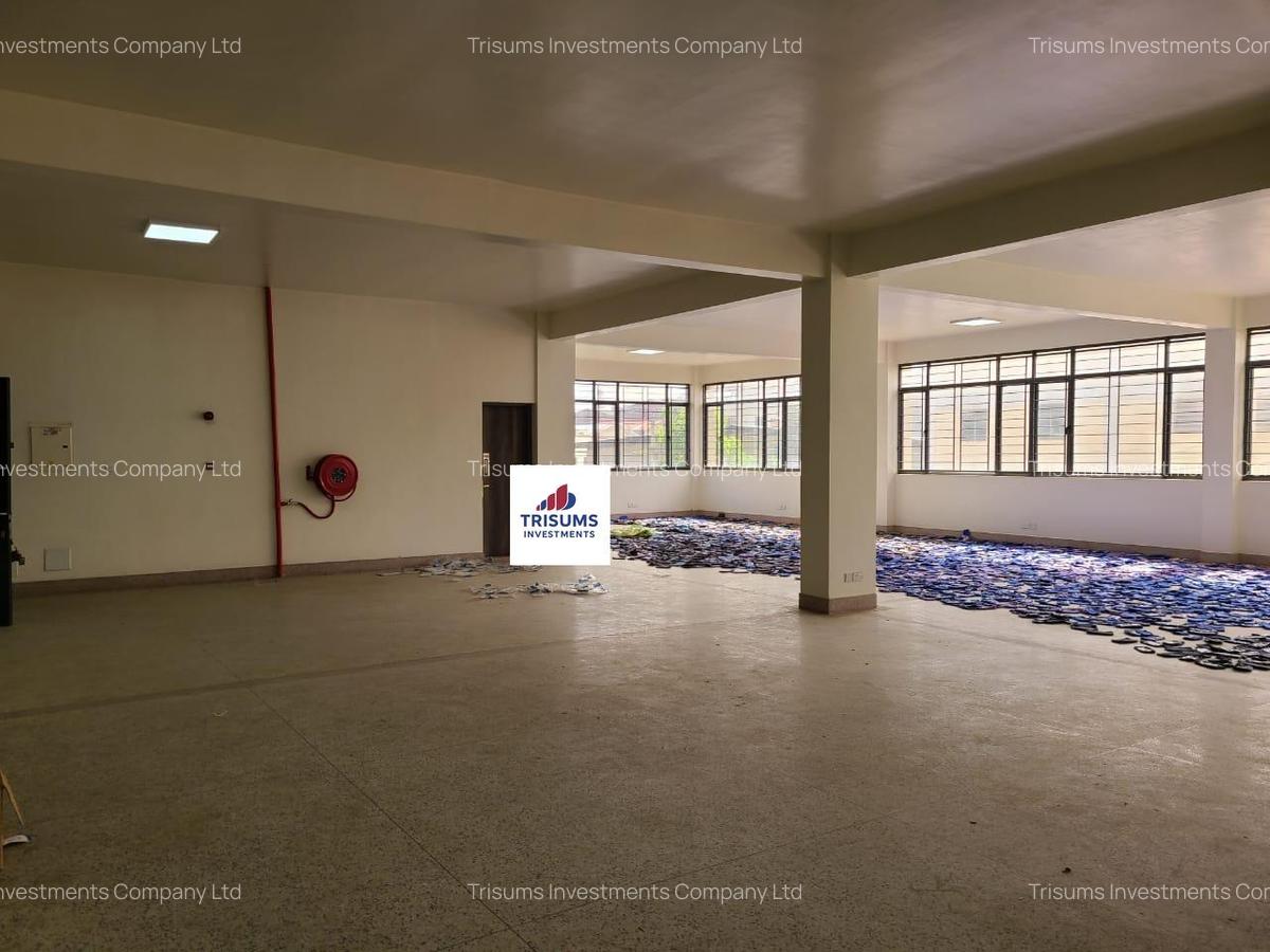 7,209 ft² Warehouse with Fibre Internet in Industrial Area - 6