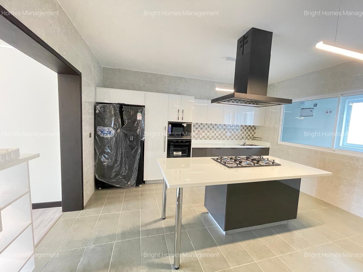 3 Bed Apartment with En Suite in Riverside - 10