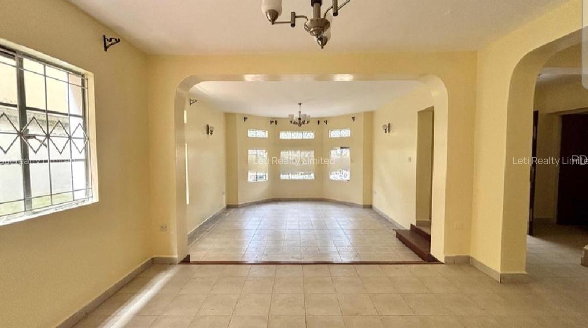5 Bed Townhouse with En Suite in Lavington - 2