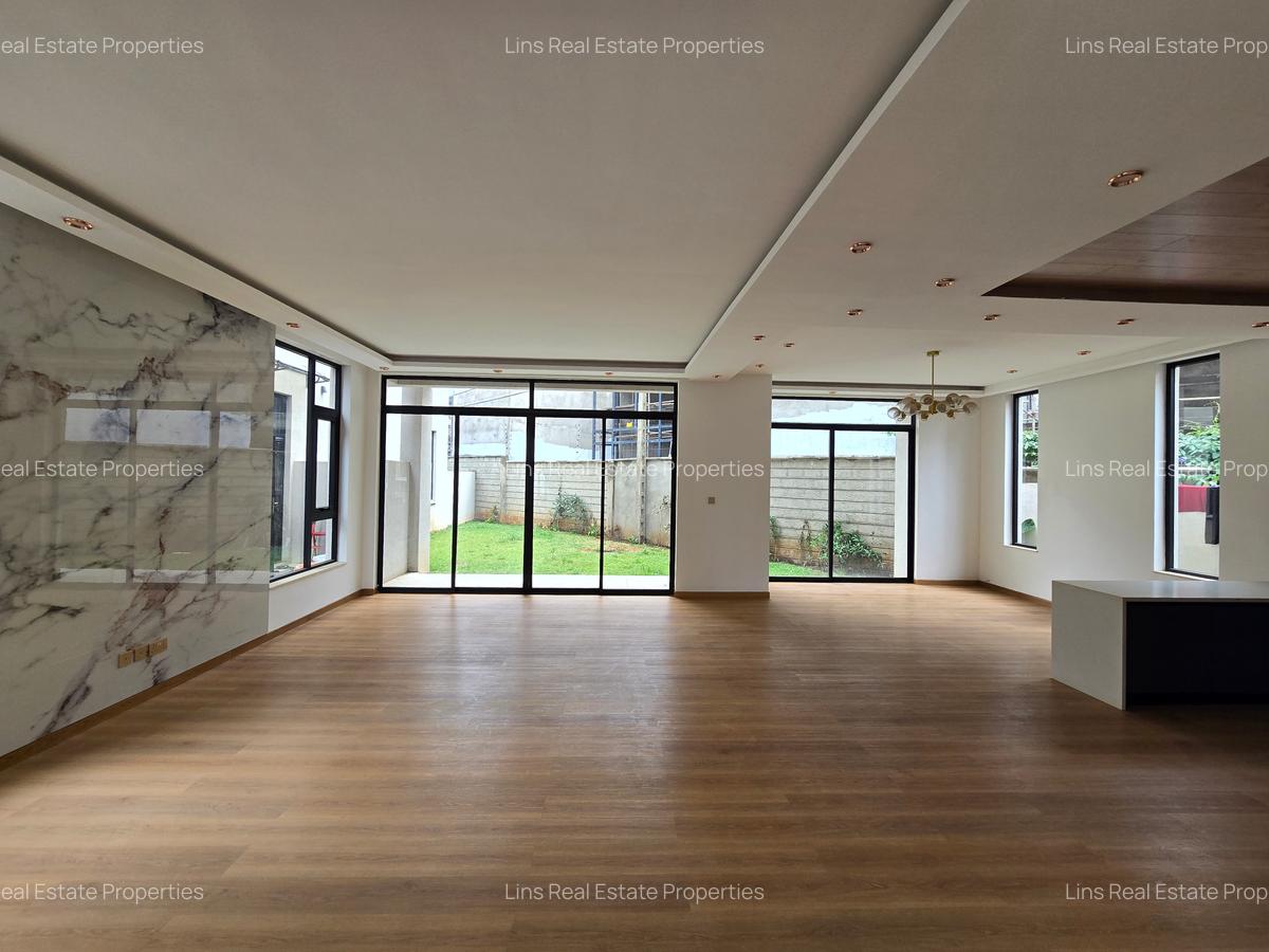 5 Bed Townhouse with En Suite in Lavington - 4