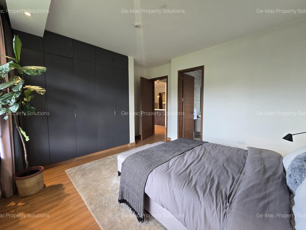 3 Bed Apartment with Swimming Pool in Riverside - 5