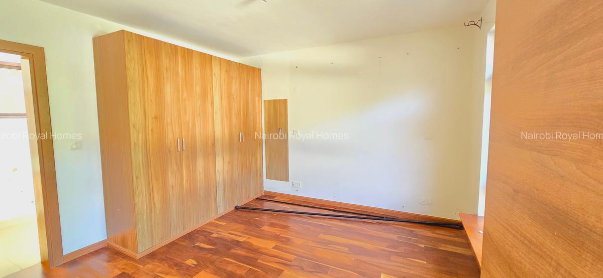 5 Bed Townhouse with En Suite at Lavington Green - 4