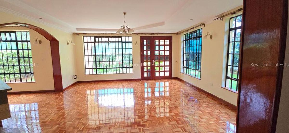 4 Bed Townhouse with En Suite at Lavington - 8