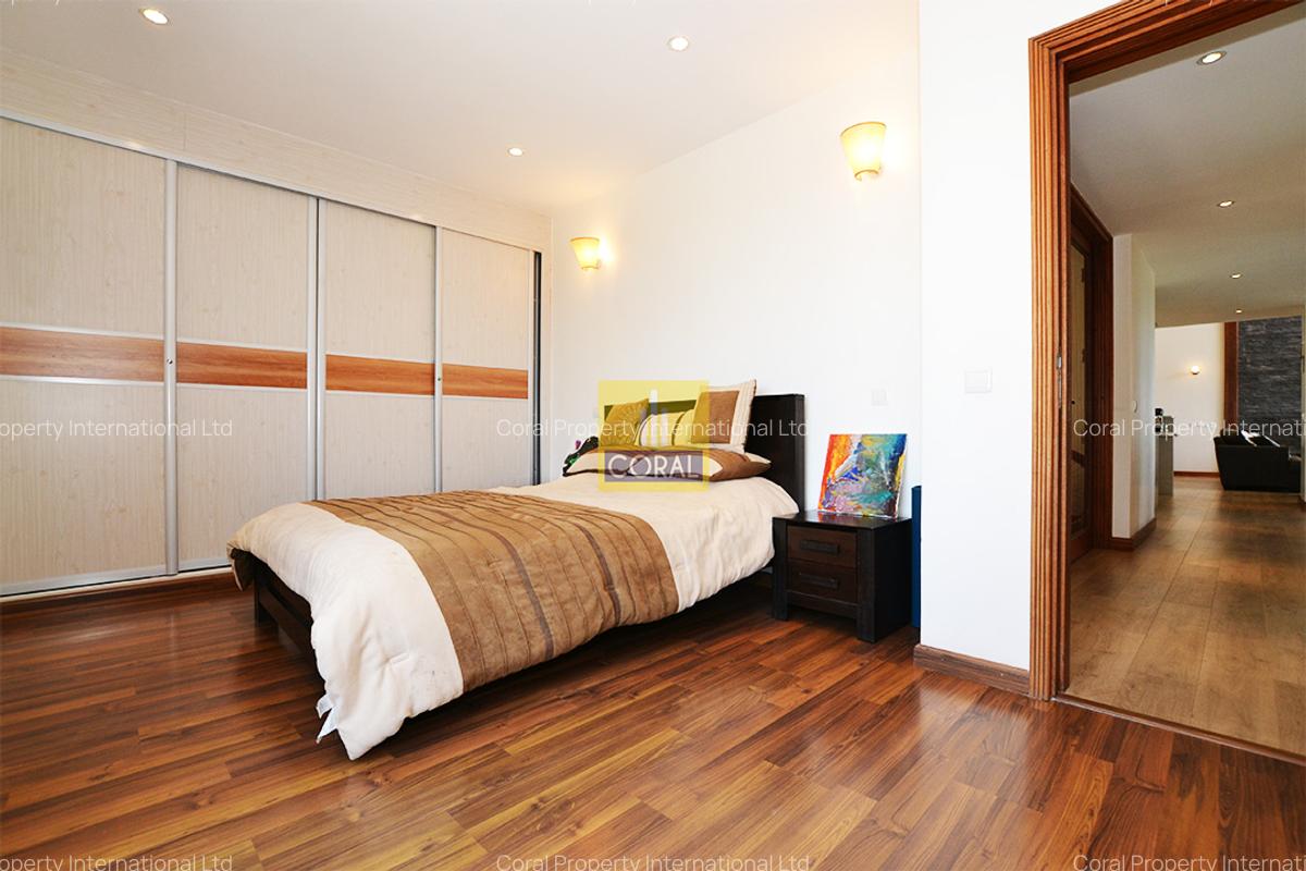 4 Bed Apartment with Parking in Parklands - 10