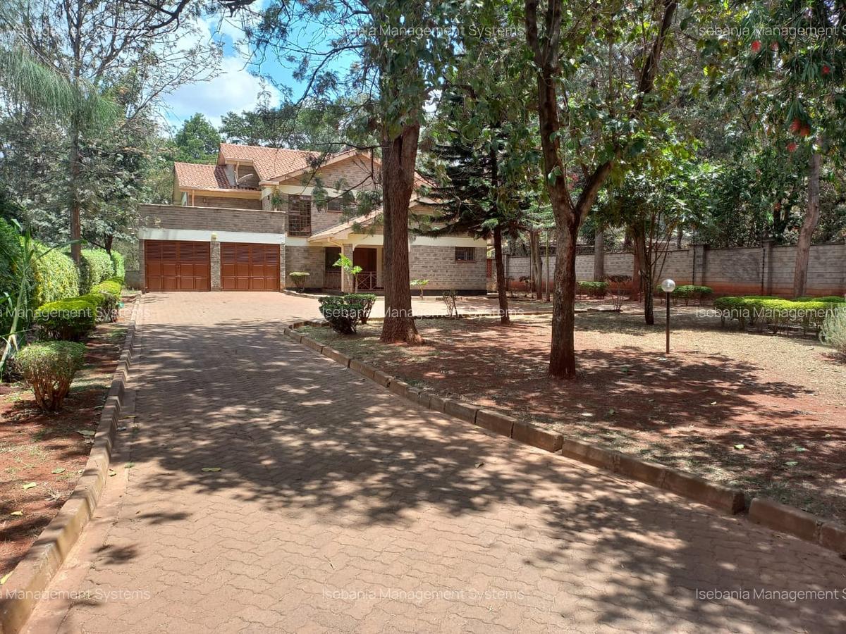 4 Bed House with En Suite at - 10