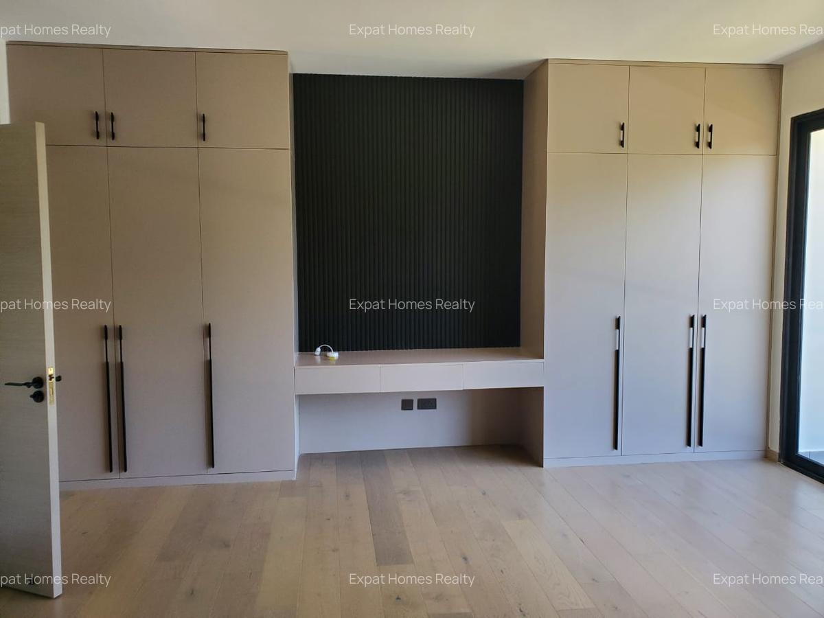 4 Bed Villa with En Suite in Lavington - 3