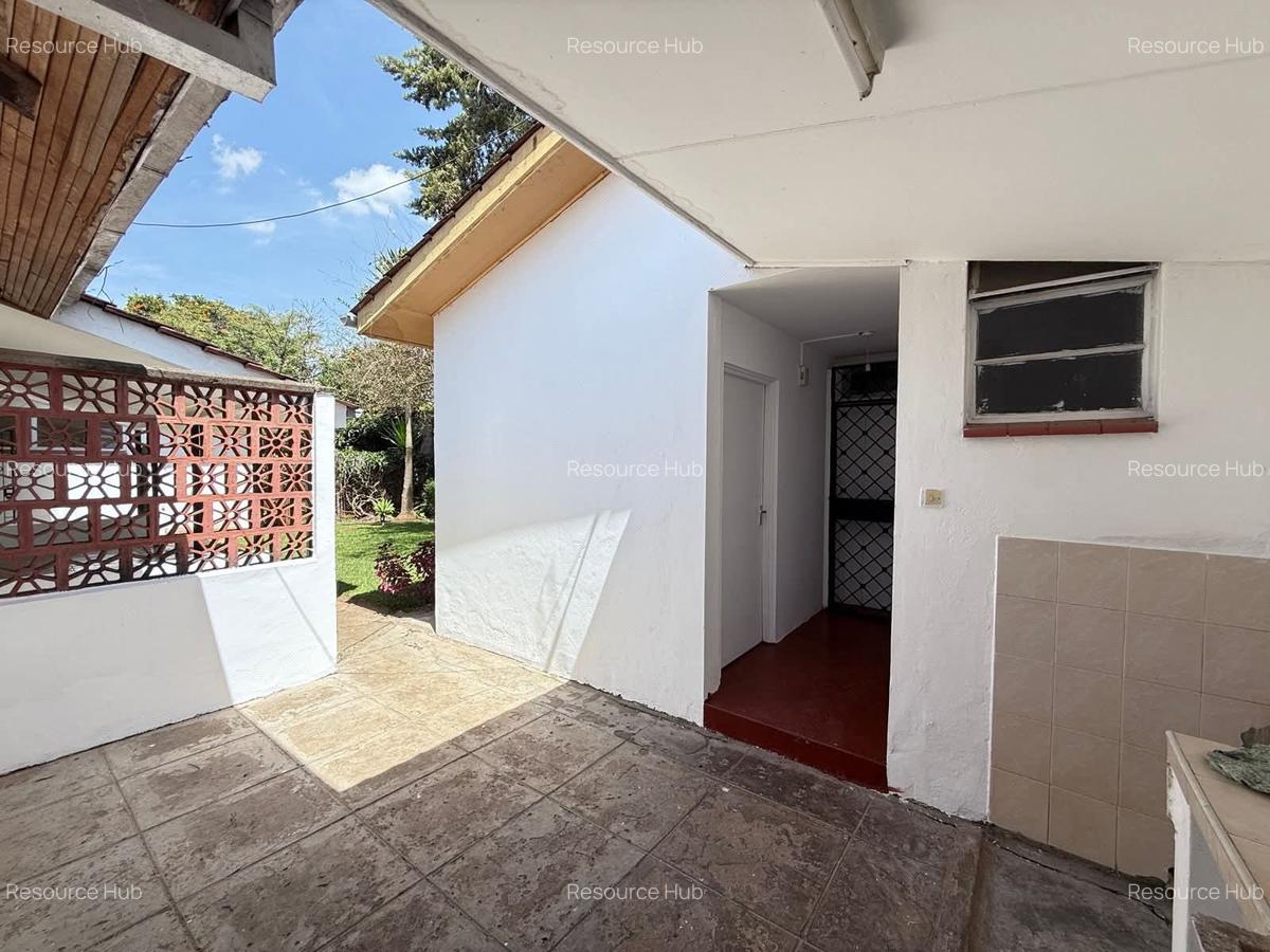 3 Bed House with Garden at Lavington - 9