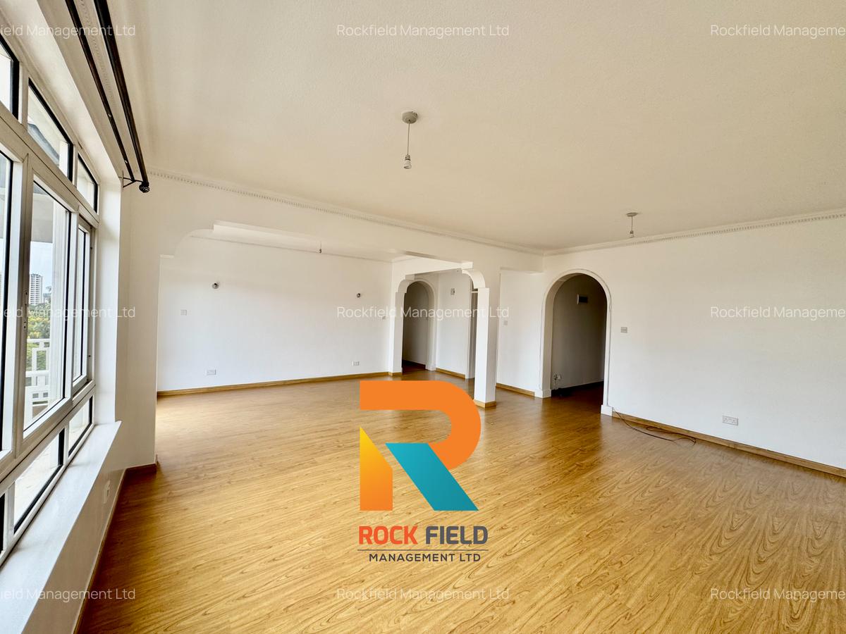 3 Bed Apartment with En Suite in Brookside - 4