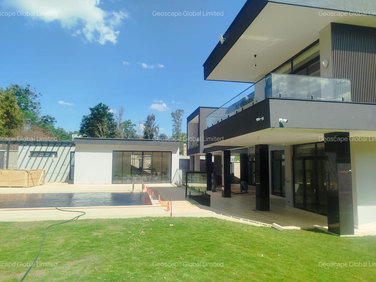 5 Bed House with En Suite in Nyari - 1