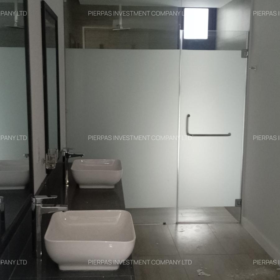 5 Bed Townhouse with En Suite in Lavington - 13