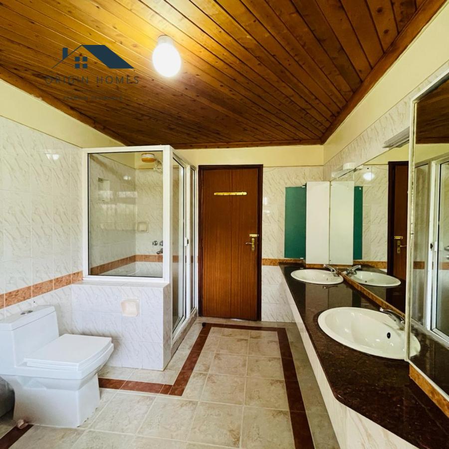 5 Bed Townhouse with En Suite at Westlands - 16