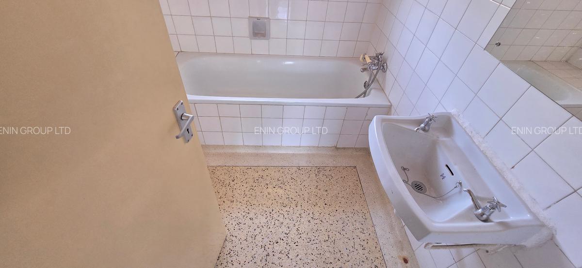 4 Bed Townhouse with En Suite at Oledume Road - 10