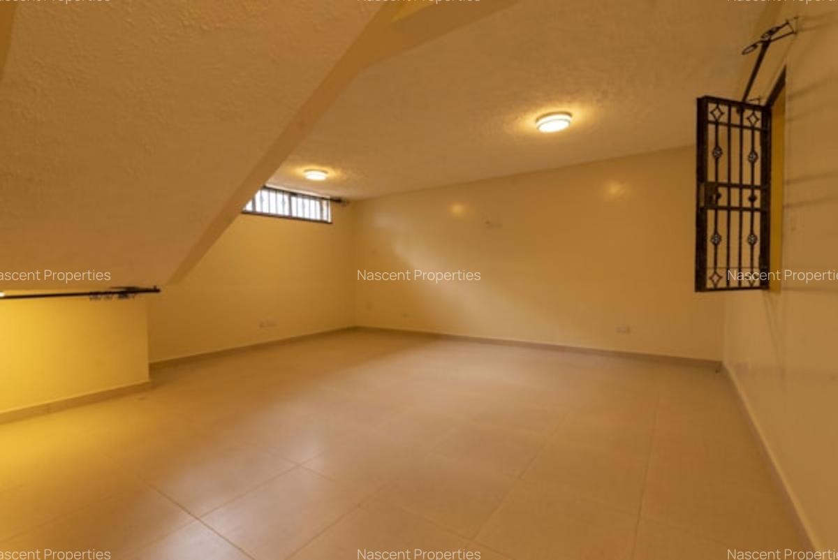 4 Bed House with En Suite in Runda - 17