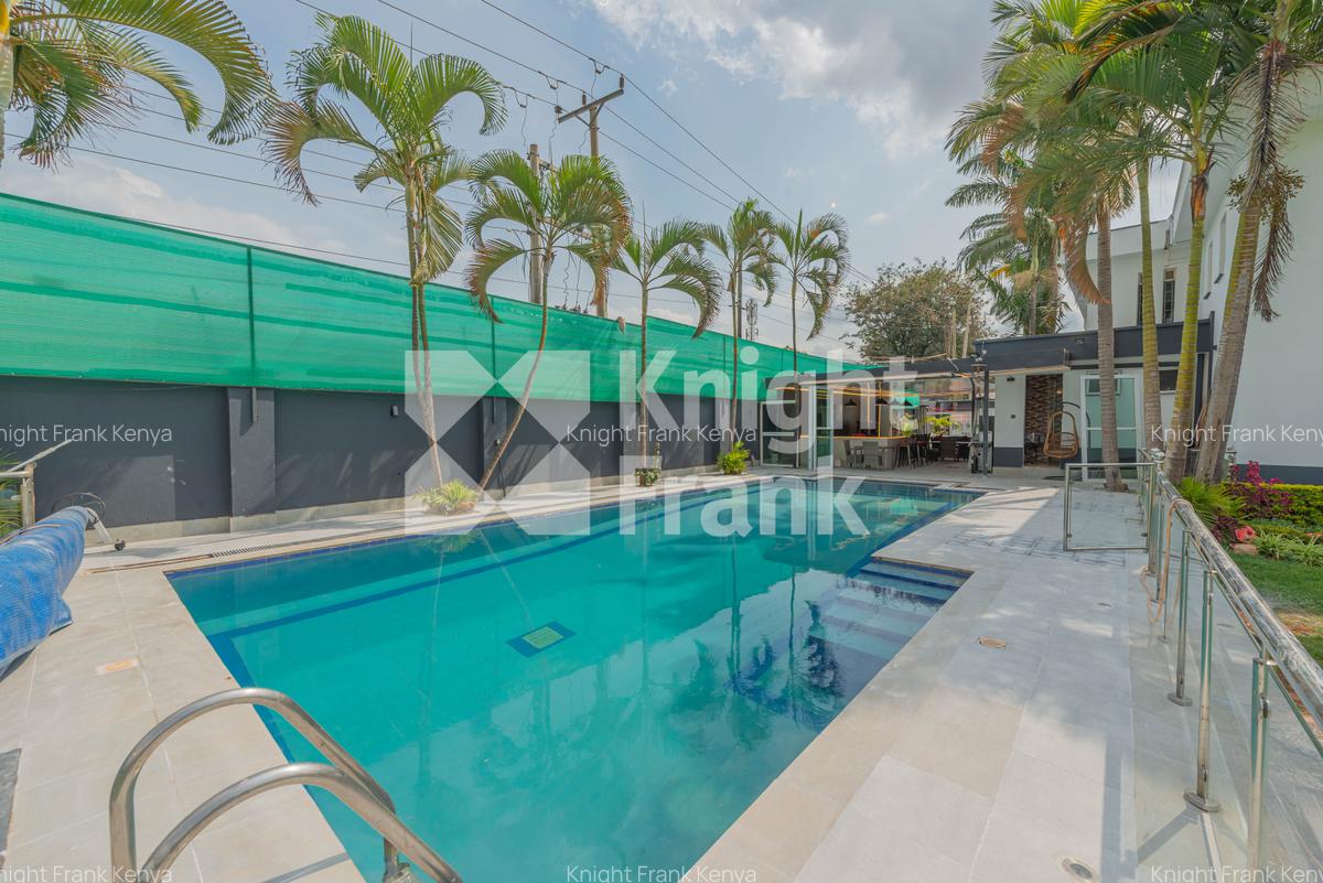 7 Bed House with En Suite at Un Crescent - 19