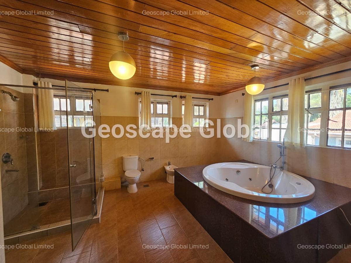 5 Bed House with En Suite in Runda - 13
