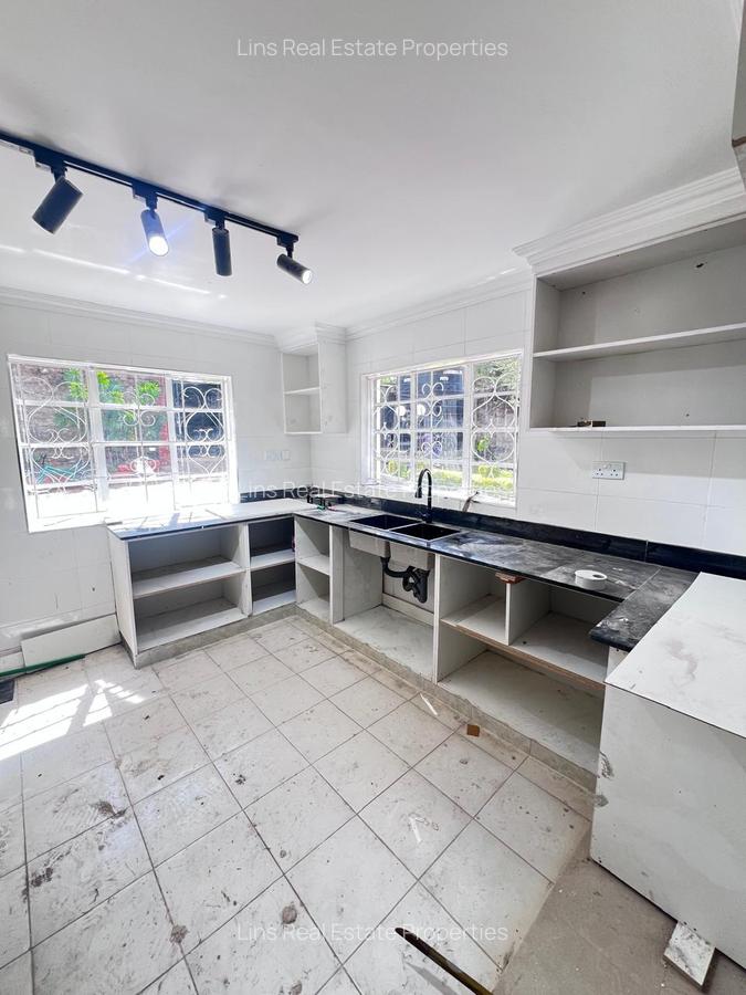 5 Bed House with En Suite in Mountain View - 7