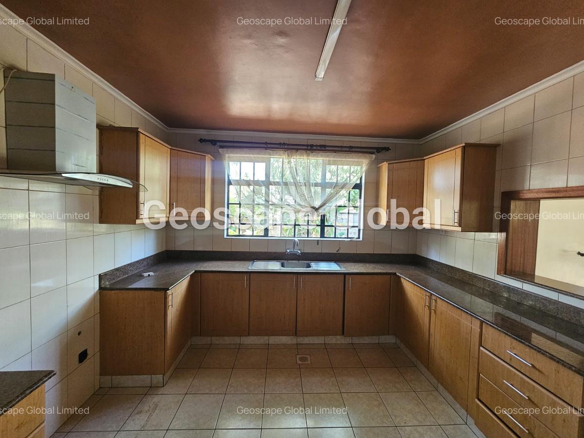 5 Bed Townhouse with En Suite in Lavington - 11