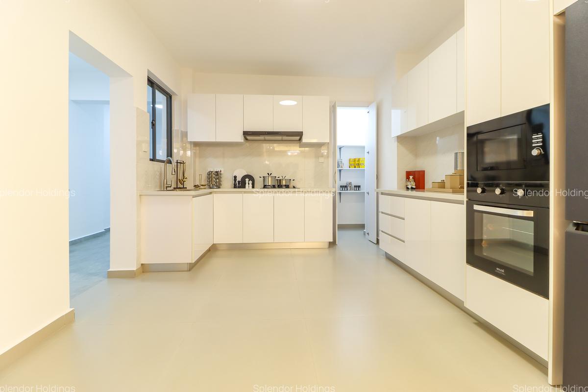 3 Bed Apartment with En Suite in Kilimani - 4