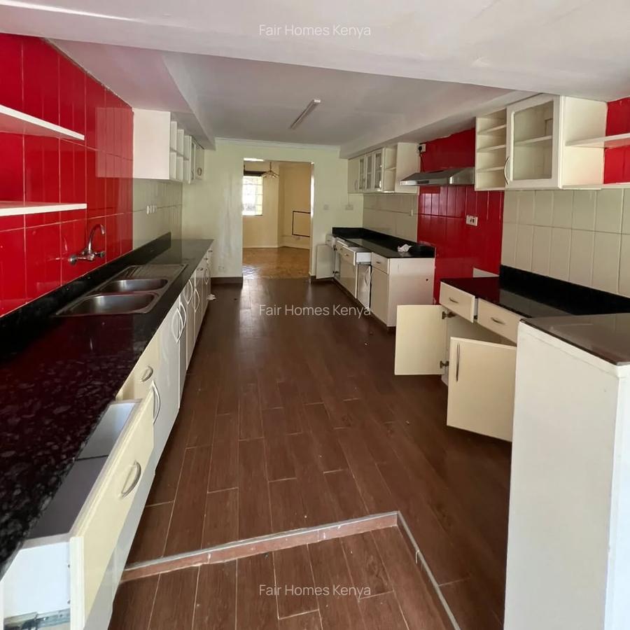 4 Bed Townhouse with En Suite at Valley Arcade - 5