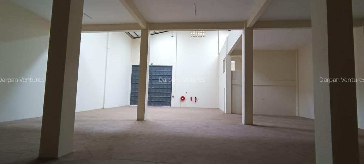 8,700 ft² Warehouse with Parking in Ruaraka - 8