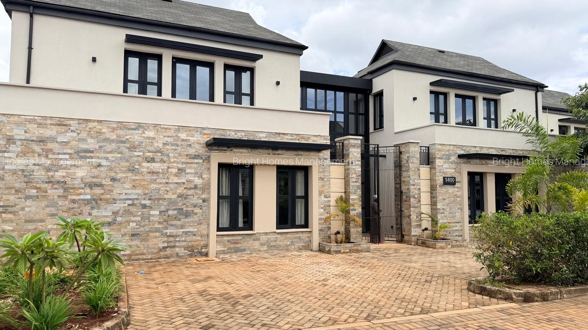 5 Bed Villa with En Suite in Runda - 3